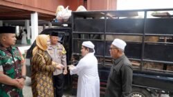 Wakil Bupati Langkat Tiorita Br Surbakti Serahkan Sapi Kurban ke Persulukan Besilam