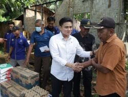 Rumah Ngadirun Terbakar, Pimpinan DPRD SUmut Ricky Anthony Hadir Bawa Bantuan