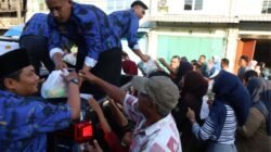 Baksos Ramadhan, KOMBAT Langkat Bagikan 1.447 Takjil di Tanjung Pura