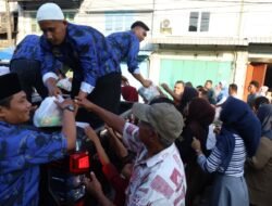 Baksos Ramadhan, KOMBAT Langkat Bagikan 1.447 Takjil di Tanjung Pura