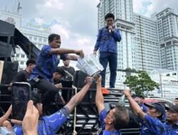 Geram!!! Ribuan Massa KOMBAT Sumut Bakar Majalah Tempo