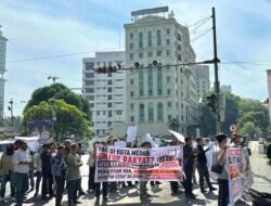 Diduga Dibekingi Oknum DPRD, Ratusan Massa Gelar Aksi Terkait Bangunan Liar di Kota Medan